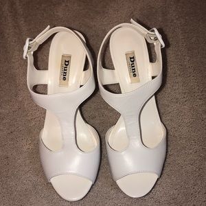 White wedges! Size 10 but fits a size 9